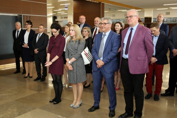 Wręczenie nagród JM Rektora UMK w fouer Auli UMK (26.09.2019) [fot. Anna Bielawiec-Osińska]